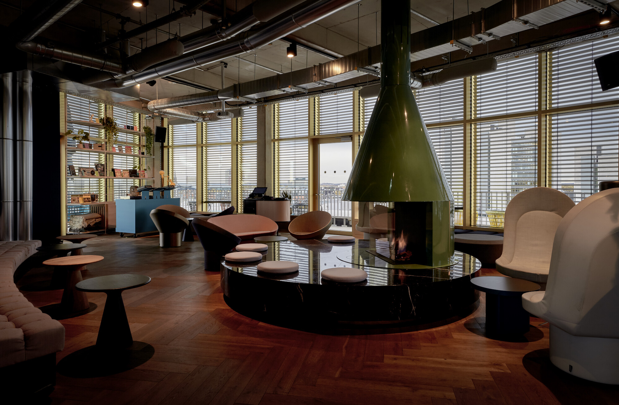 FOOD & DRINKS ÜBER DEN DÄCHERN KÖLNS FOOD & DRINKS ÜBER DEN DÄCHERN KÖLNS