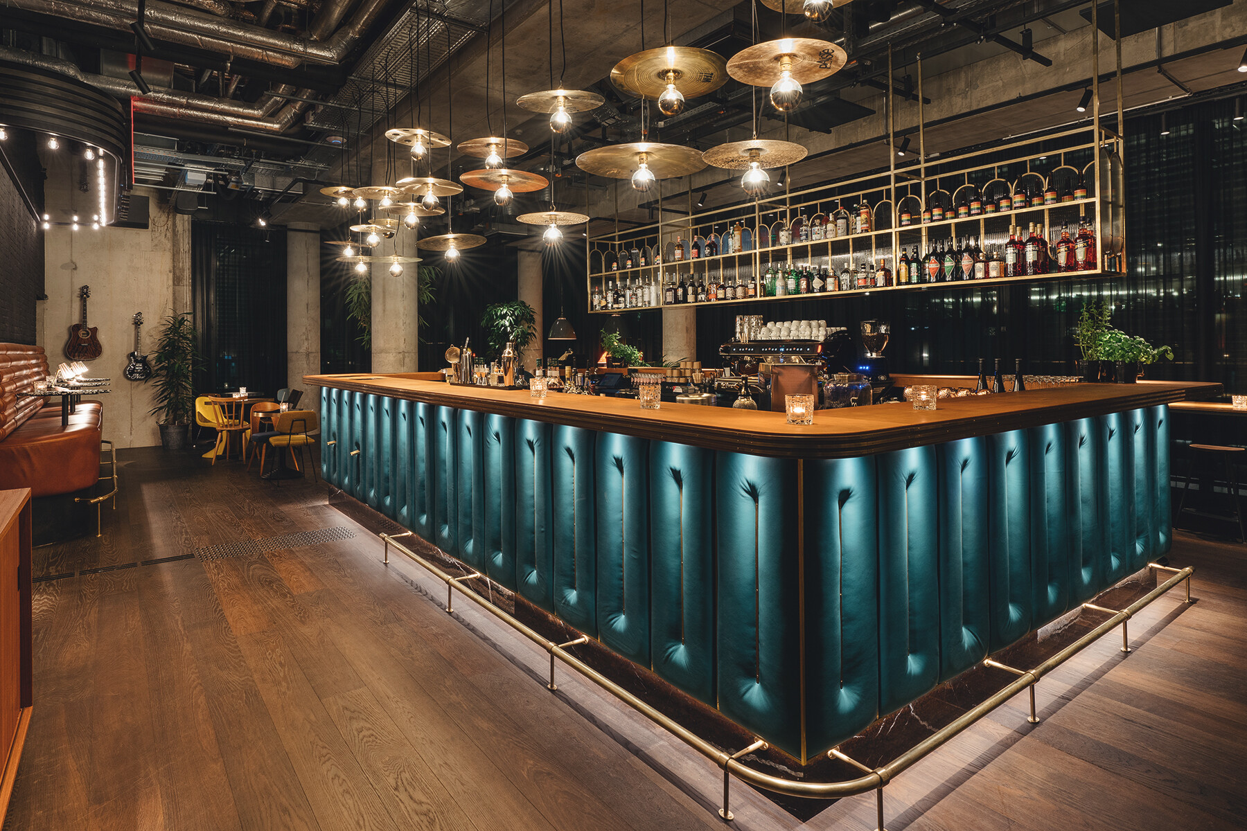 Top Bars in Köln | Ruby Ella Bar | Mr. Köln | Foto: Ruby Ella Hotel & Bar Top Bars in Köln | Ruby Ella Bar | Mr. Köln | Foto: Ruby Ella Hotel & Bar