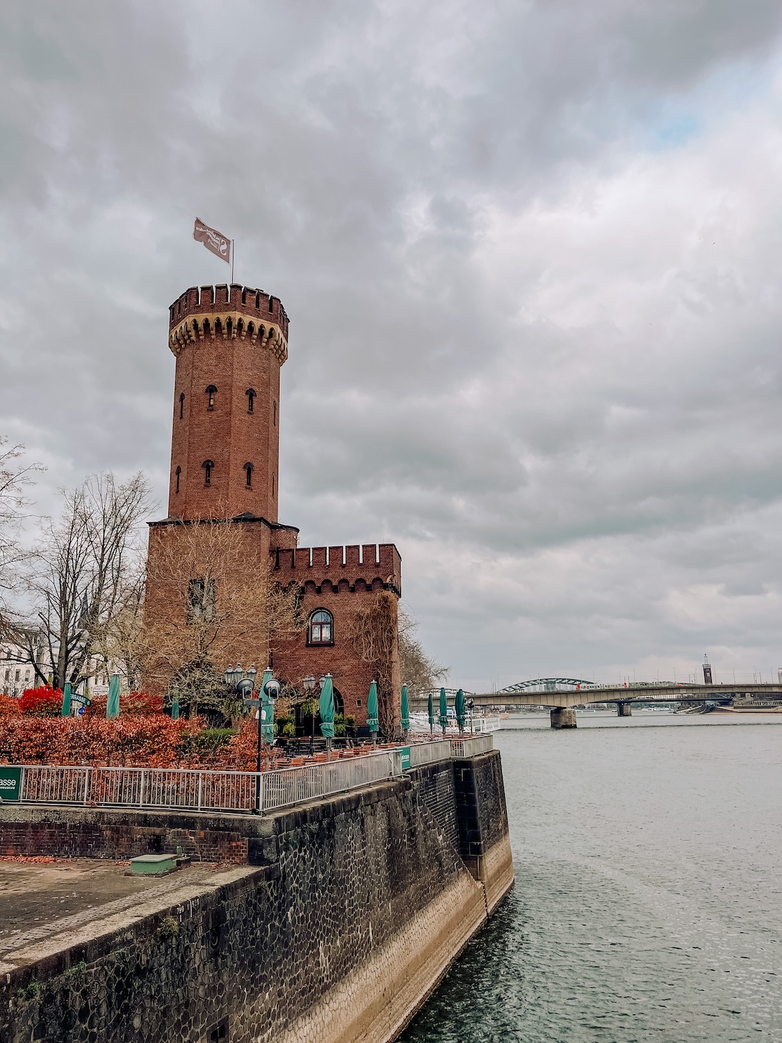 Top Biergärten in Köln | Hafenterrasse am Schokoladenmuseum | Mr. Köln | Foto: Valeria Ivancha
