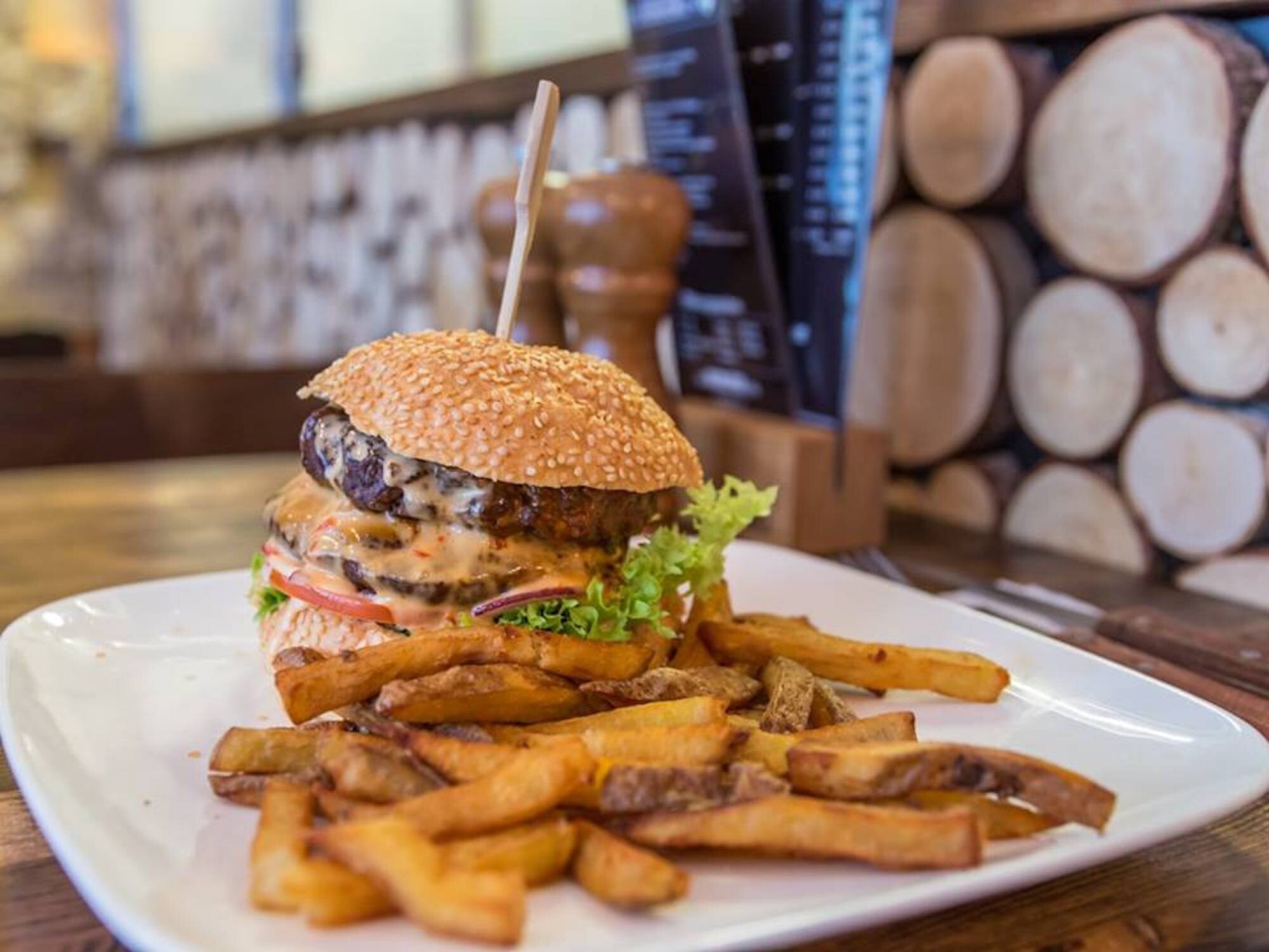 EinBURGERung | Top Burger in Köln | Mr. Köln | Foto: EinBURGERung EinBURGERung | Top Burger in Köln | Mr. Köln | Foto: EinBURGERung