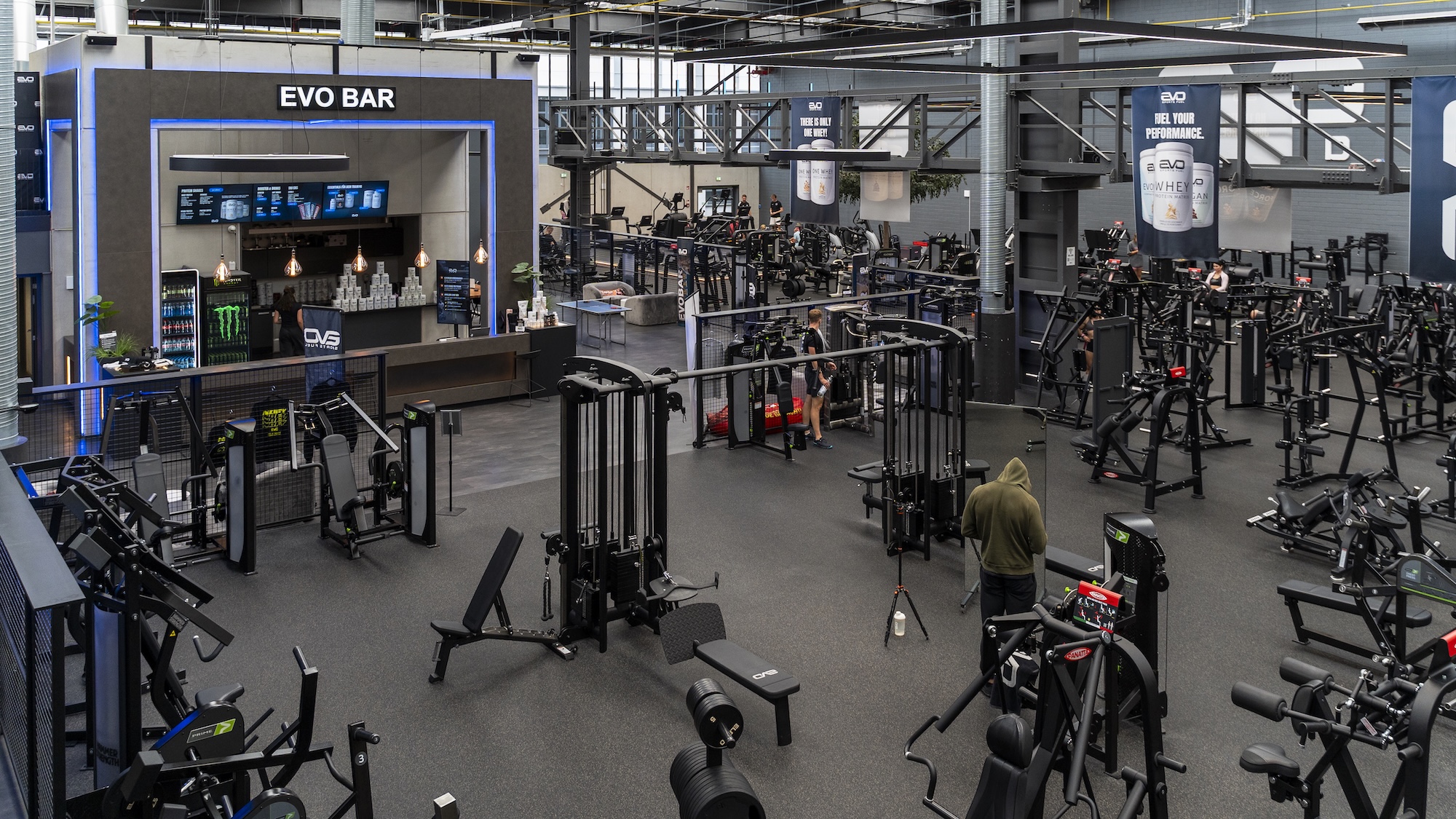 EVO LAND Fitnessstudio | Top Fitnessstudios in Köln | Mr. Köln | Foto: EVO LAND Fitnessstudio EVO LAND Fitnessstudio | Top Fitnessstudios in Köln | Mr. Köln | Foto: EVO LAND Fitnessstudio