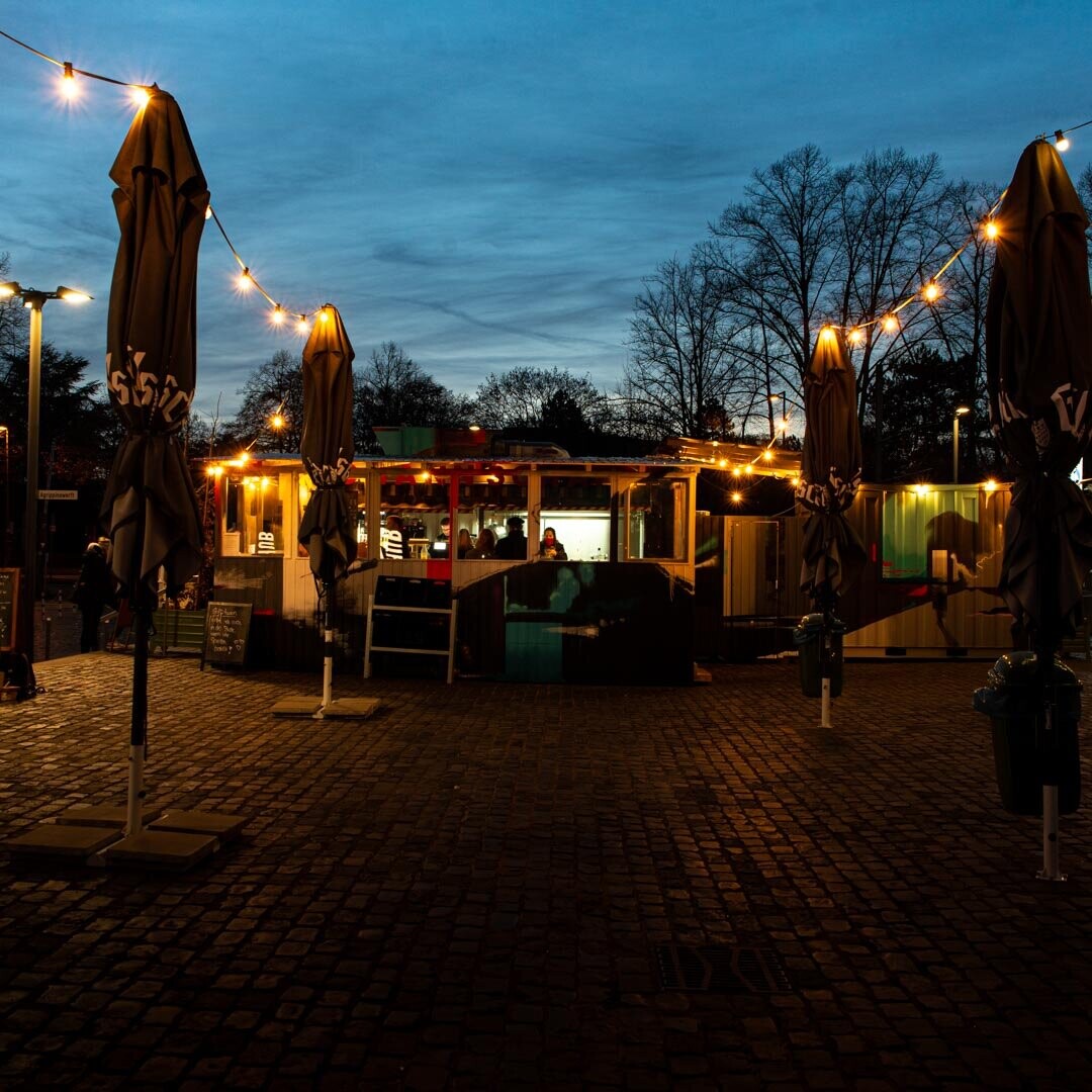 Johann Schäfer Biergarten am Rhein | Top Orte zum Glühwein trinken in Köln | Mr. Köln | Foto: Johann Schäfer Biergarten am Rhein Johann Schäfer Biergarten am Rhein | Top Orte zum Glühwein trinken in Köln | Mr. Köln | Foto: Johann Schäfer Biergarten am Rhein