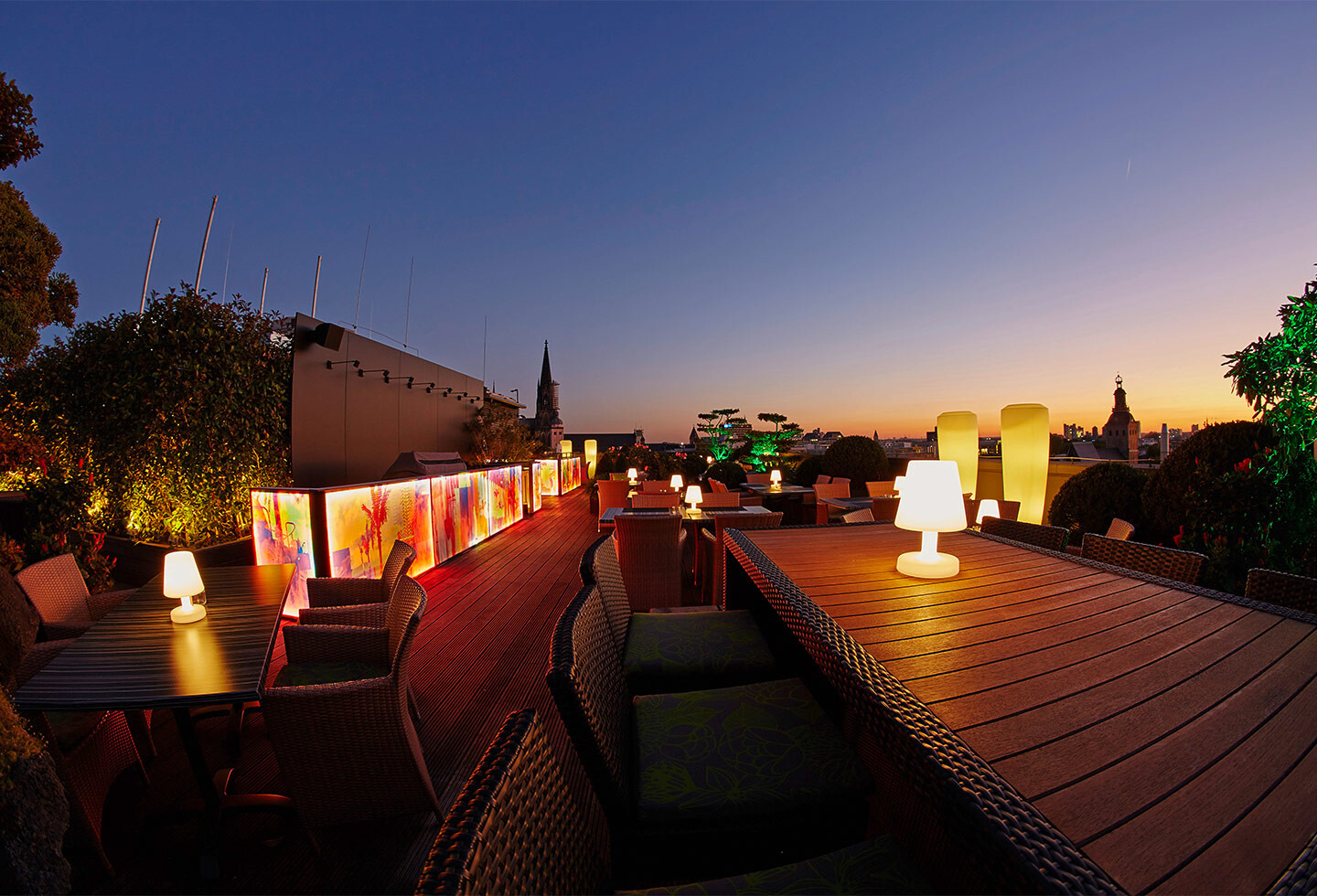 Sky Lounge | Top Rooftop Locations | Mr. Köln | Foto: Sky Lounge Sky Lounge | Top Rooftop Locations | Mr. Köln | Foto: Sky Lounge