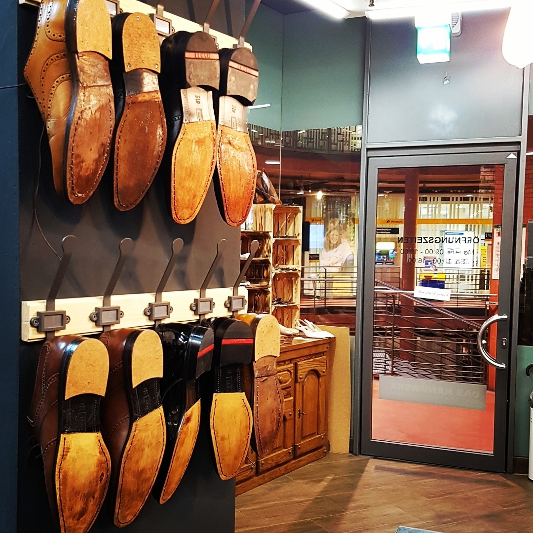 Schuh Star | Top Schuhmacher in Köln | Mr. Köln | Foto: Schuh Star Schuh Star | Top Schuhmacher in Köln | Mr. Köln | Foto: Schuh Star