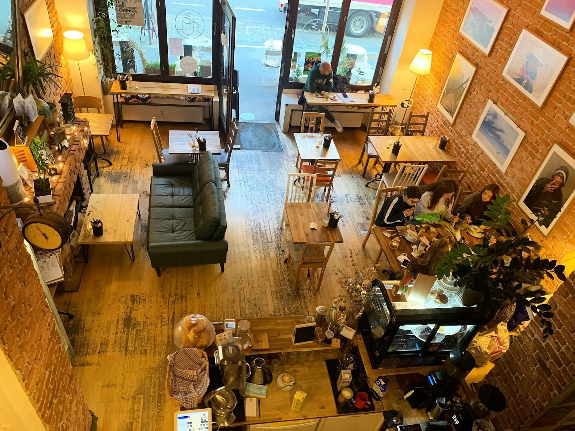 Top Coworking Spaces in Köln | Café Wohnraum | Mr. Köln | Foto: Café Wohnraum Top Coworking Spaces in Köln | Café Wohnraum | Mr. Köln | Foto: Café Wohnraum